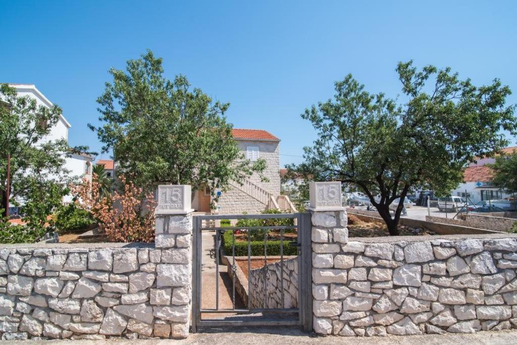 Apartments Batinic Supetar Exterior foto