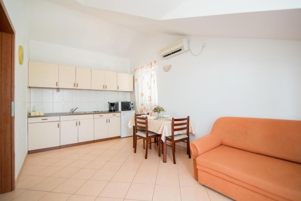 Apartments Batinic Supetar Exterior foto
